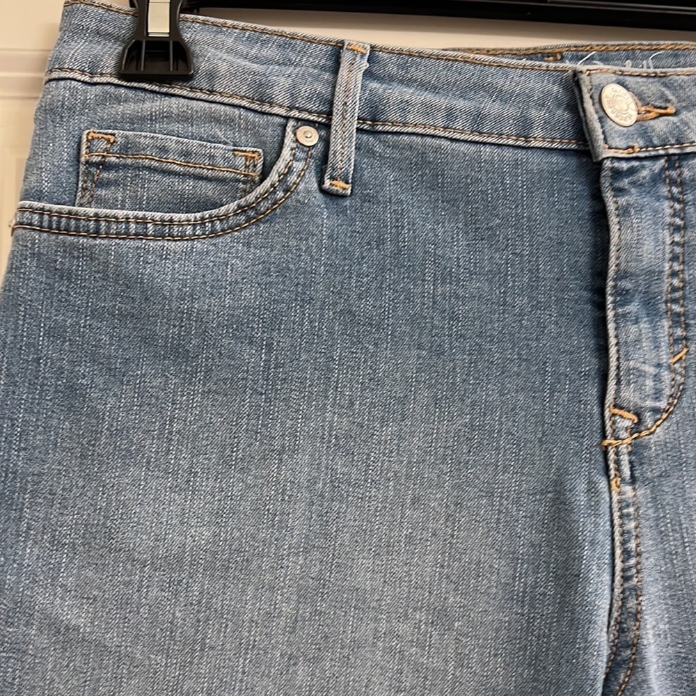Gloria Vanderbilt ladies Jean shorts - Picture 2 of 9